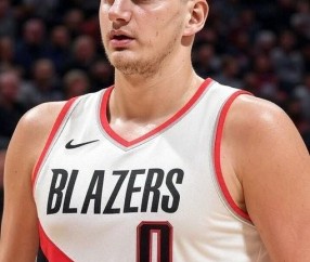 必发下载-美媒晒约基奇穿开拓者球衣照：这就是我看杨瀚森打夏联的感受